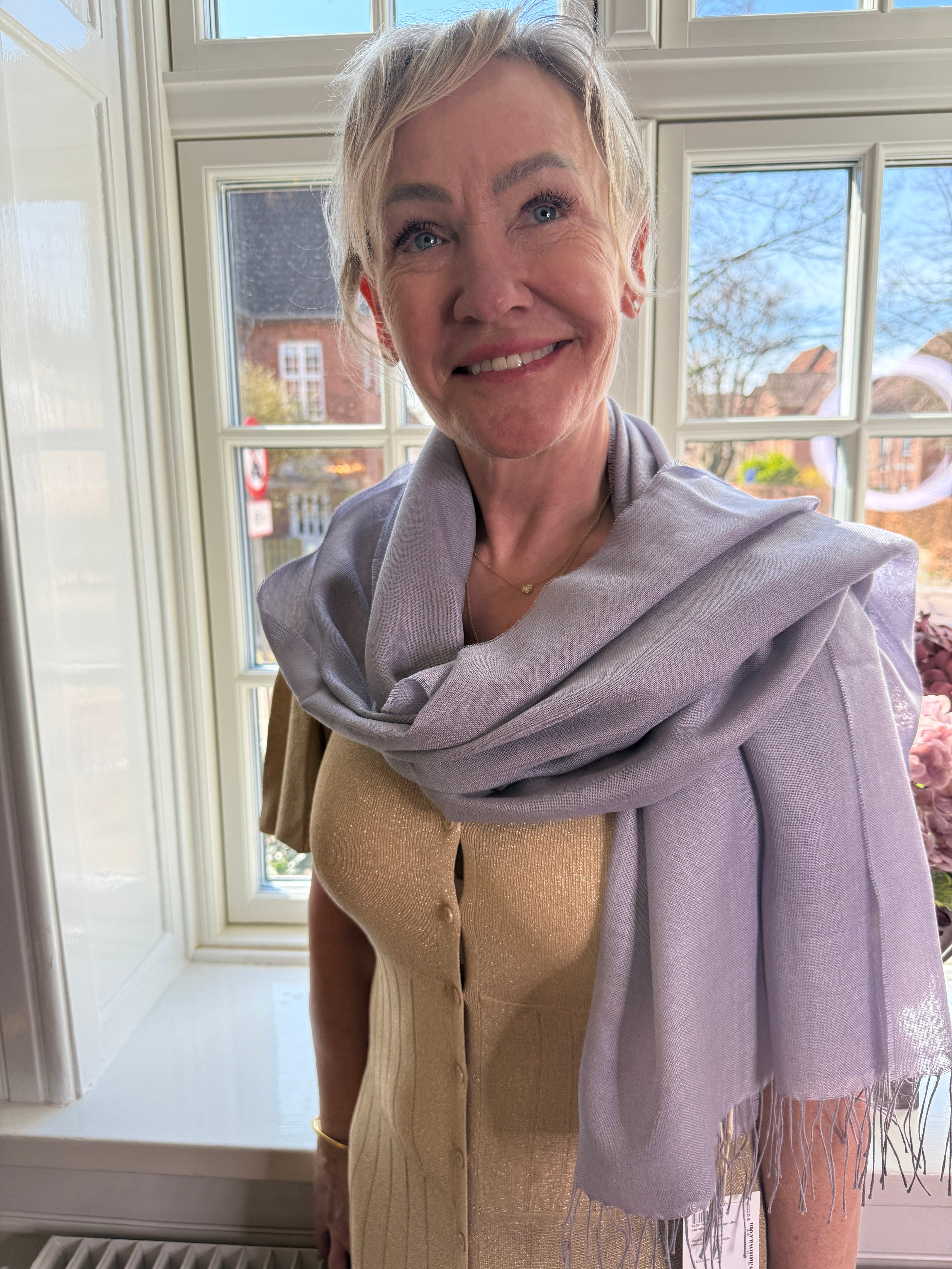 Sjal i 70% babyalpackaull och 30% siden - Ljuslila