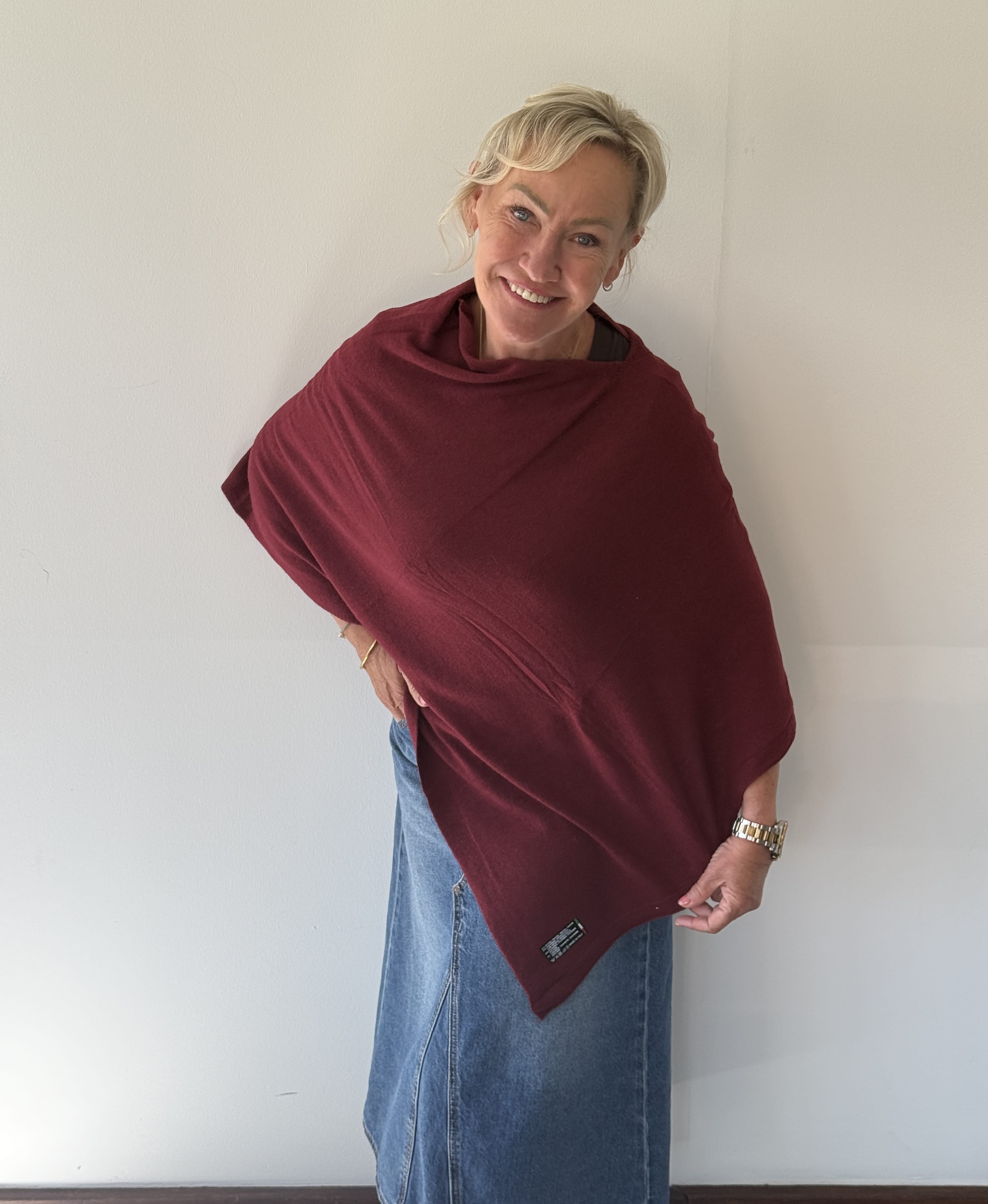 Poncho i 5% cashmere - Bordeauxrød Uldplaiden.dk