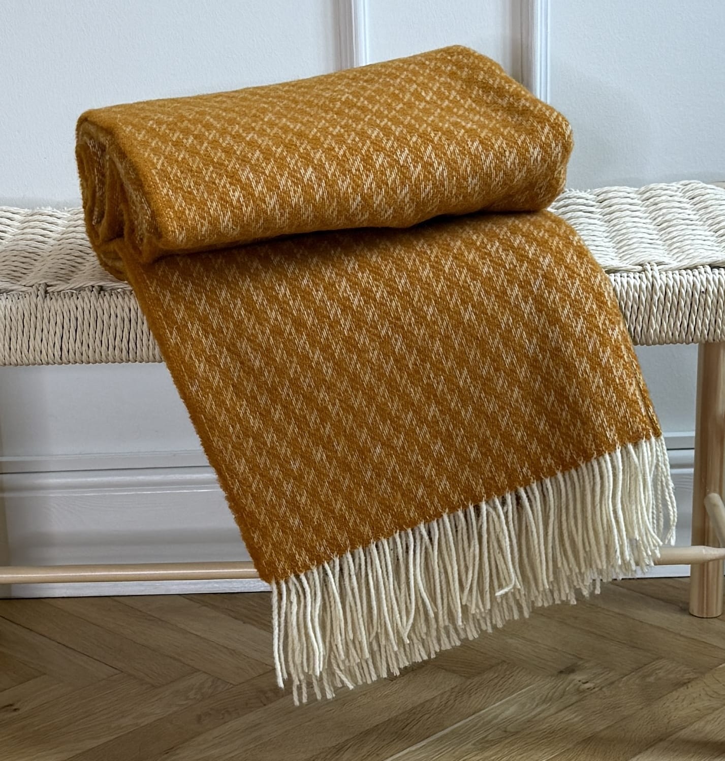 Uldplaid i 100% newzealandsk uld - Mustard Gul m. mønster Uldplaid Uldplaiden