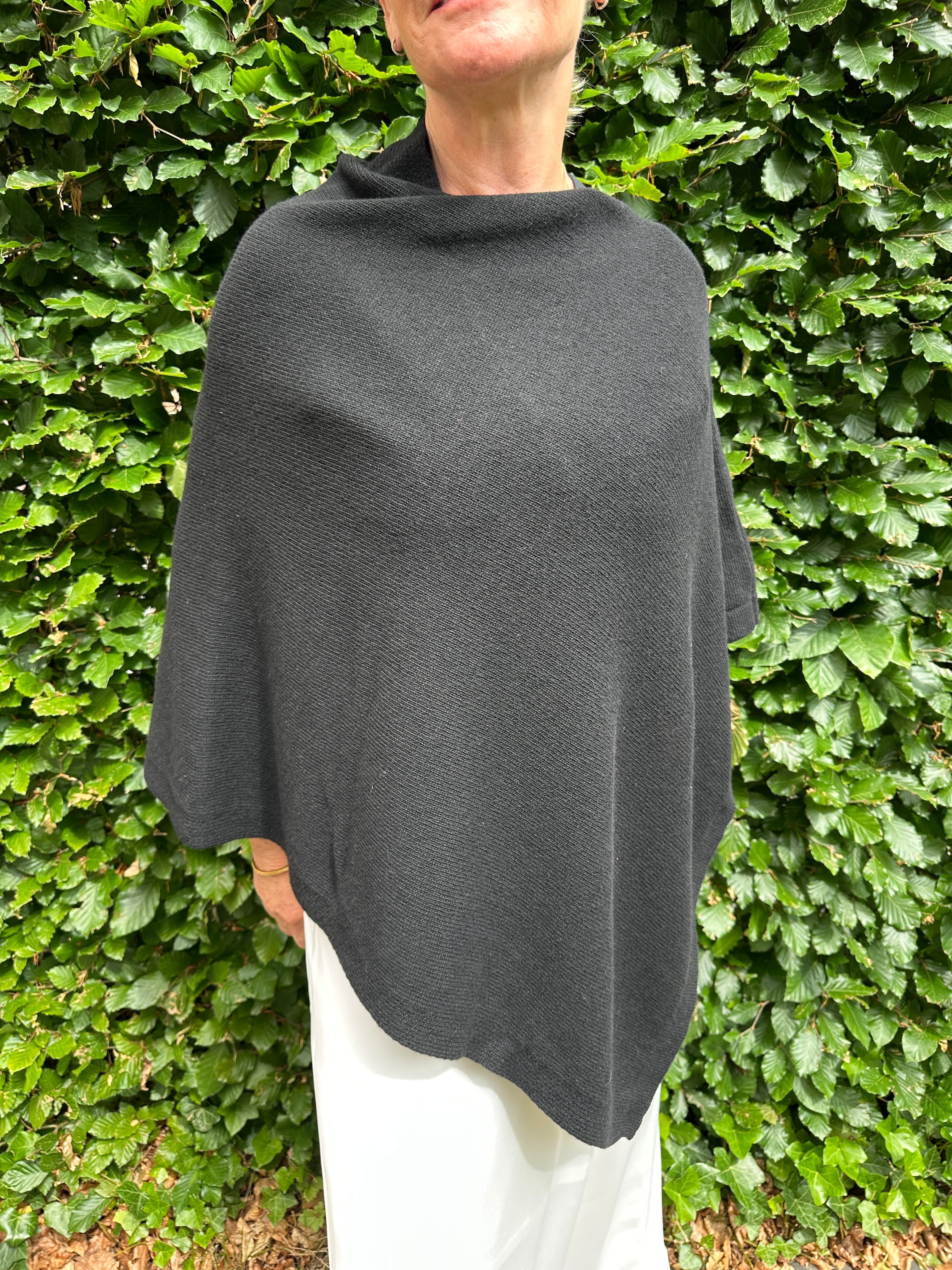 Poncho med Cashmere - sort Assia di Brunetti Federica e C. s.a.s.