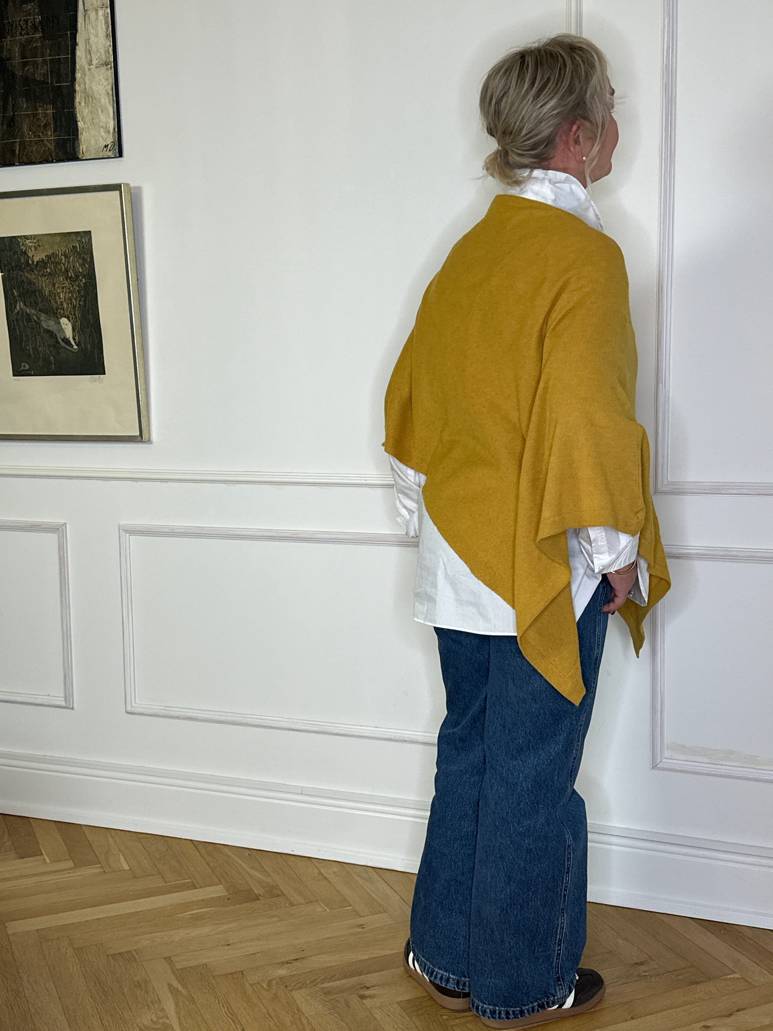 Poncho i 5% cashmere - gul Uldplaiden.dk
